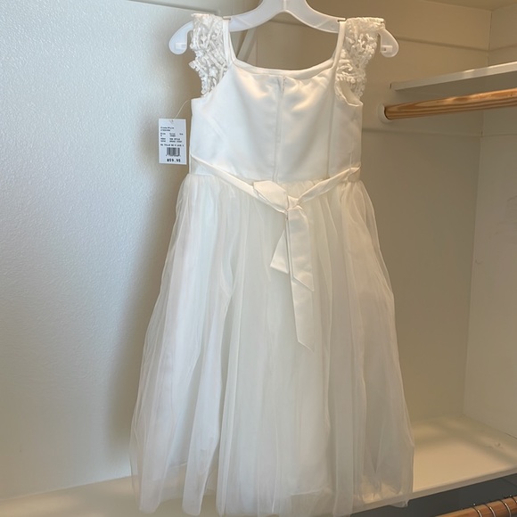 Flower Girl David’s Bridal Ivory Dress with lace sleeve and tule skirt Sz 5 - Picture 6 of 11